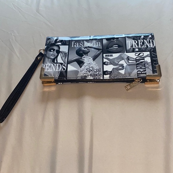 Black and white fashion clutch. - Picture 2 of 3